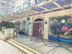 Jalan Senyum (D14), Retail #483258611